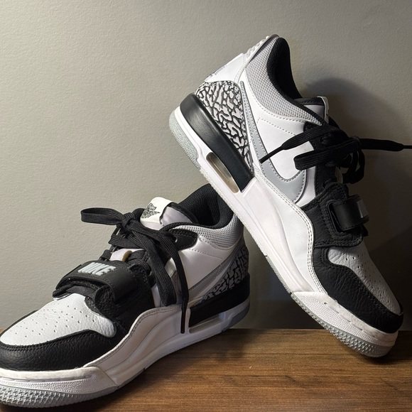 NIKE Air Jordan 1 Legacy 312 GS - Picture 2 of 6